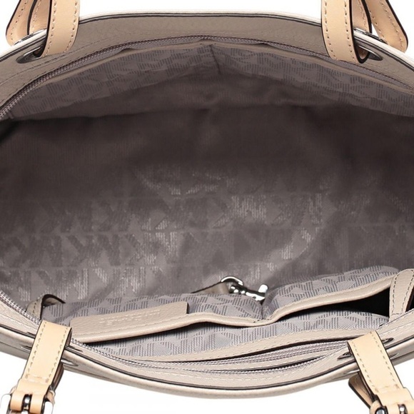 MICHAEL KORS Top Zip Pocketed Bedford Leather Shoulder Tote Bag in Soft Pink - Picture 6 of 15